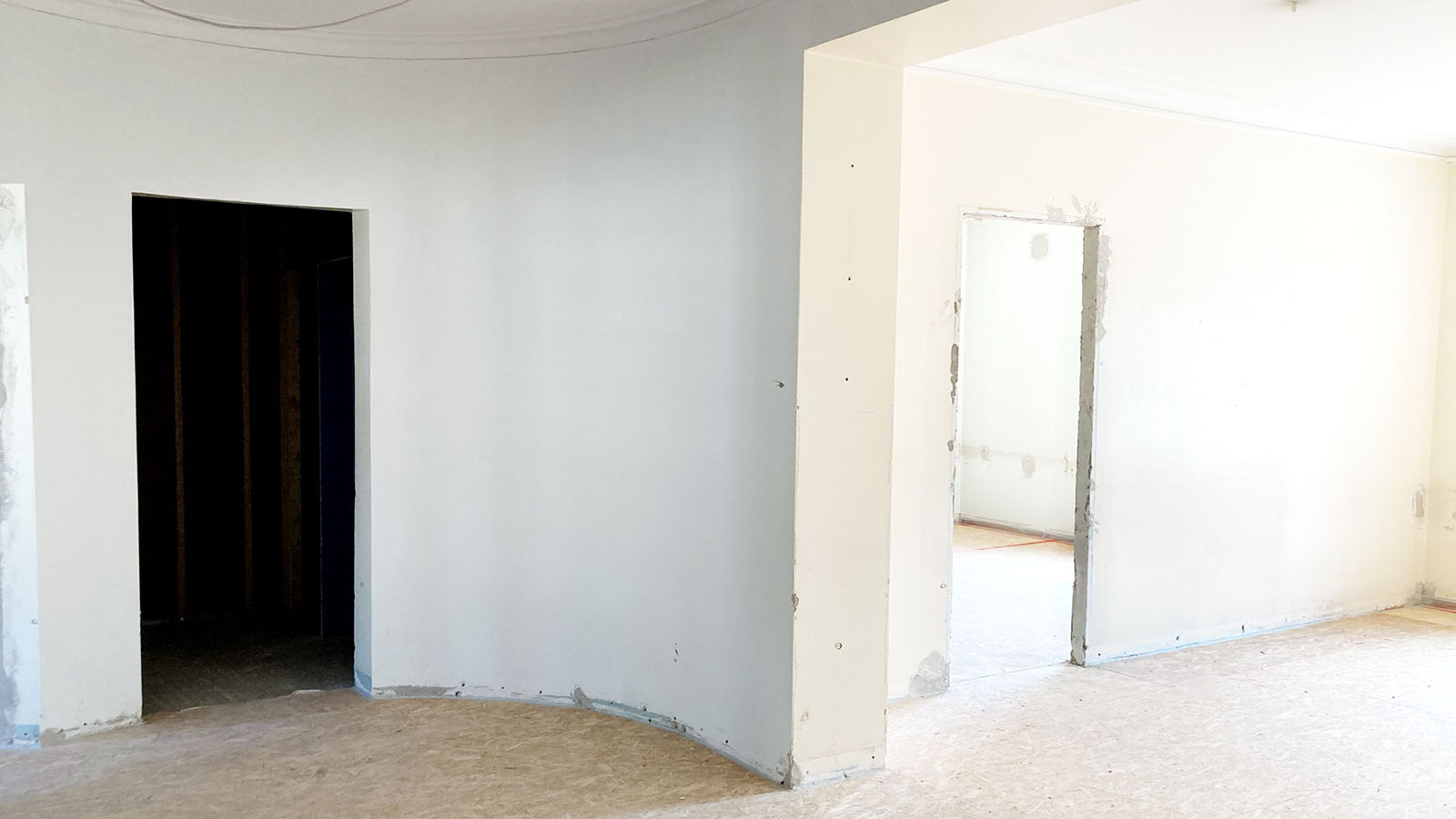 Toimistot on viimeistelty odottamaan pinta-asennuksia vuokralaisten toiveiden mukaan